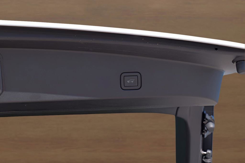 New 2026 Cadillac Lyriq Luxury w/ LPO, Floor Liner Package image 25