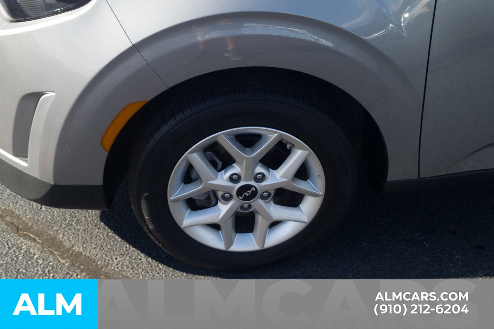 Used 2025 Kia Soul LX w/ LX Technology Package FWD image 12