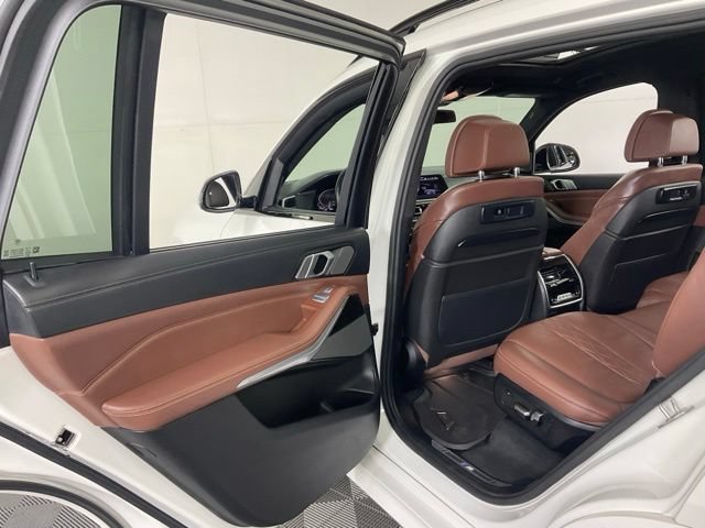 Used 2020 BMW X7 M50i w/ Dynamic Handling Package AWD/4WD image 28
