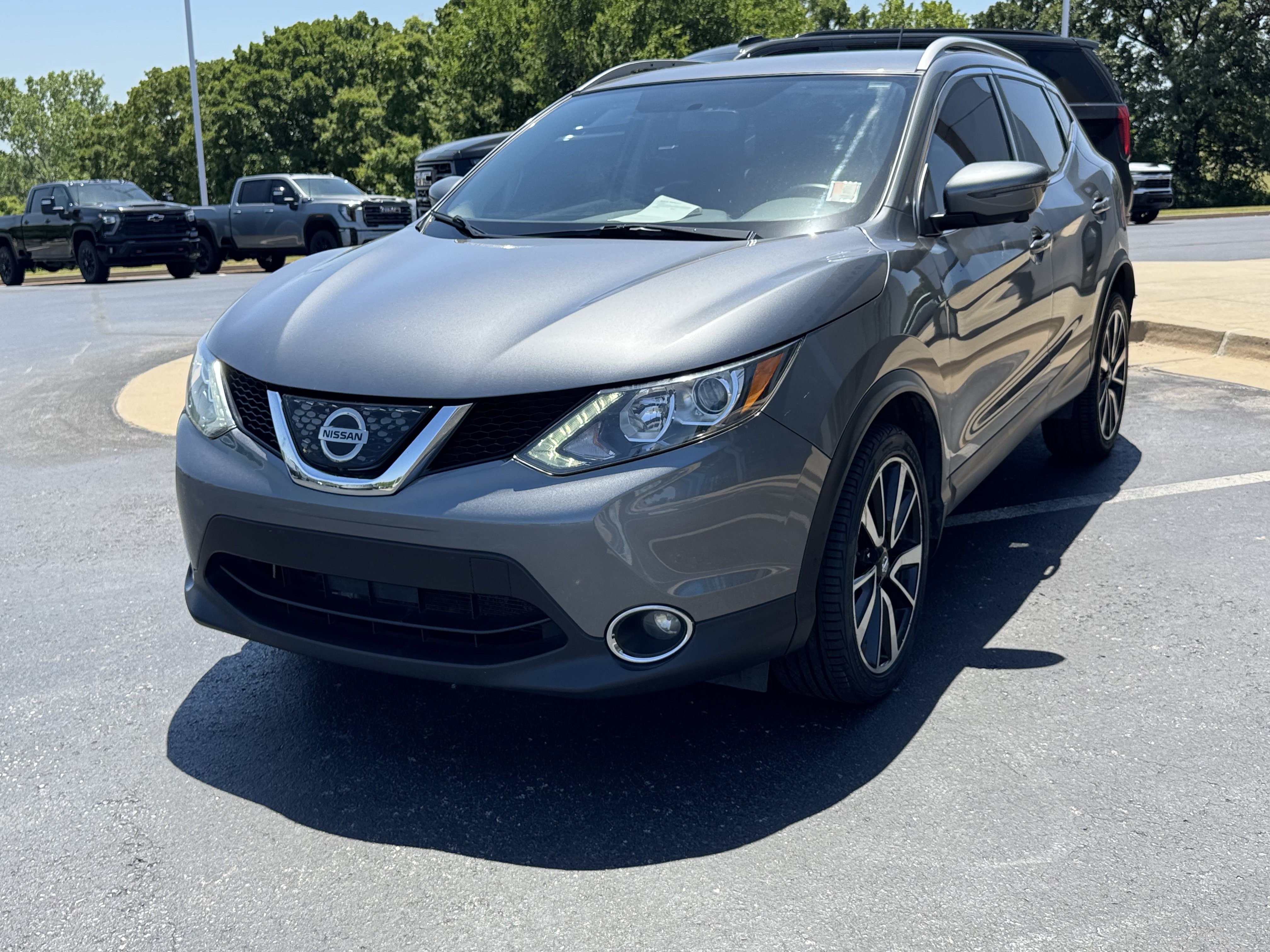 Used 2018 Nissan Rogue Sport SL FWD image 2