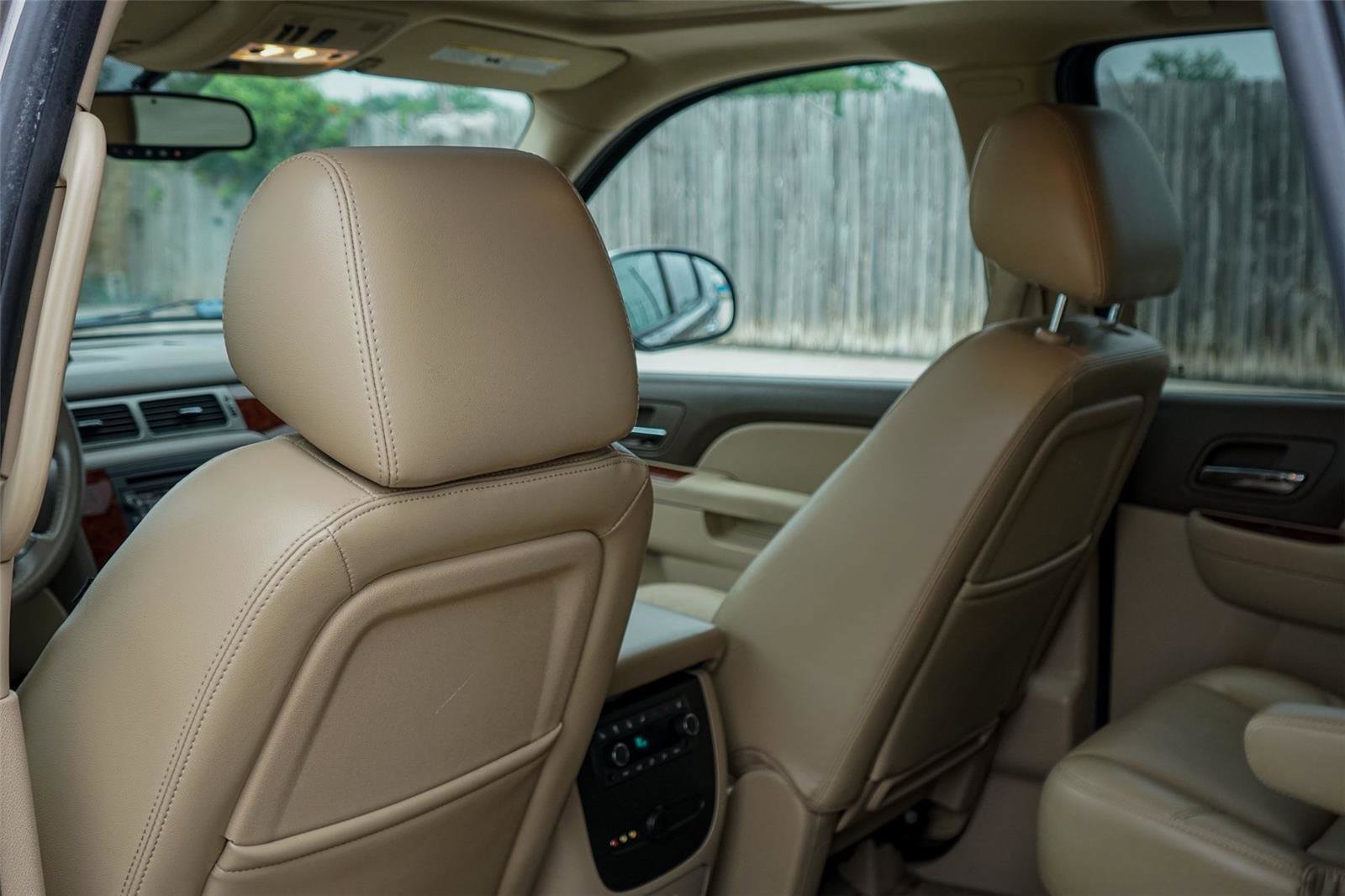 Used 2011 Chevrolet Tahoe LTZ RWD image 21