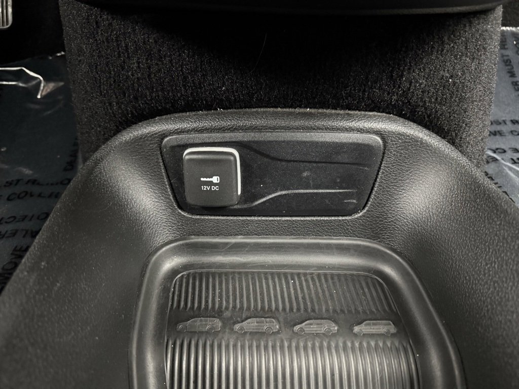 Used 2023 Chrysler Pacifica Touring image 35