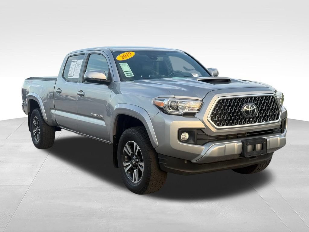 Used 2019 Toyota Tacoma TRD Sport w/ TRD Premium Sport Package AWD/4WD image 29