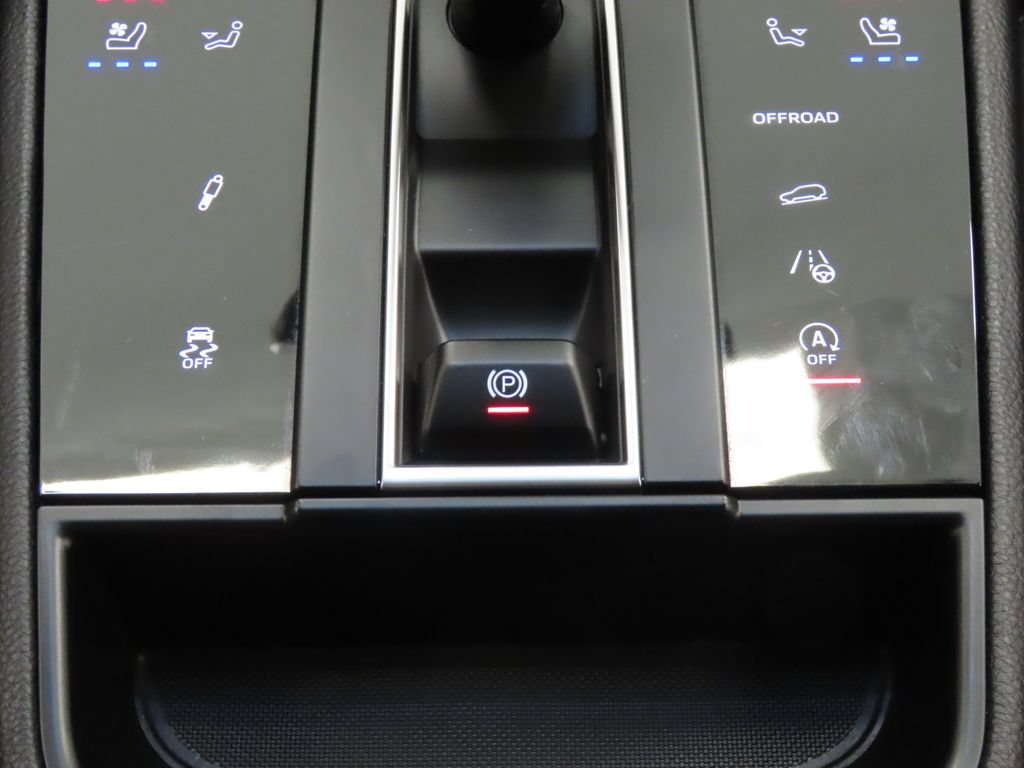 Certified 2024 Porsche Macan Turbo AWD/4WD image 28