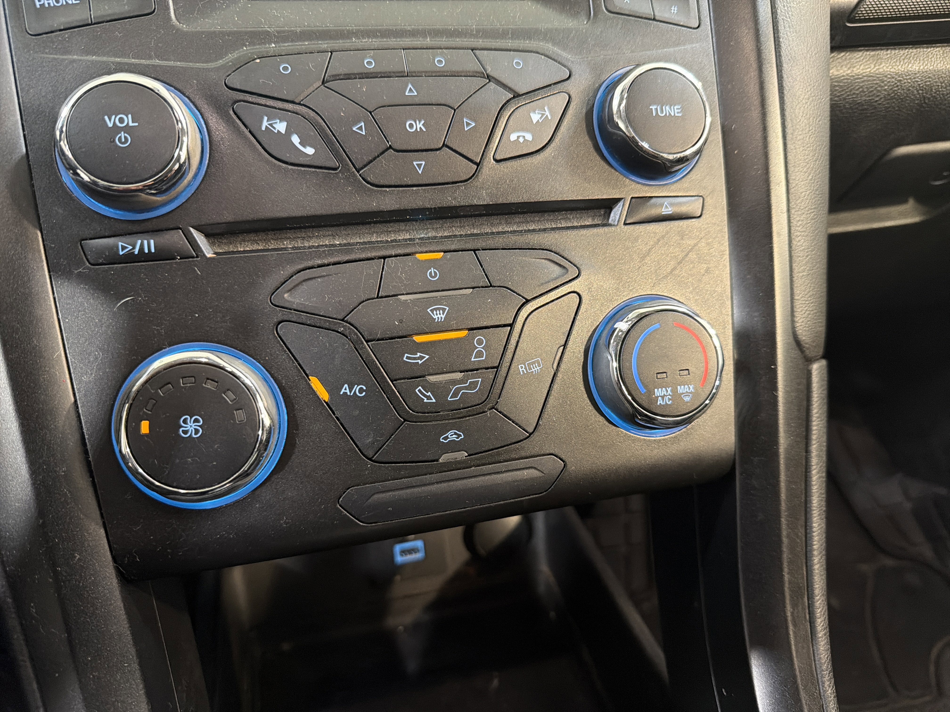 Used 2018 Ford Fusion S w/ Equipment Group 101A FWD image 19