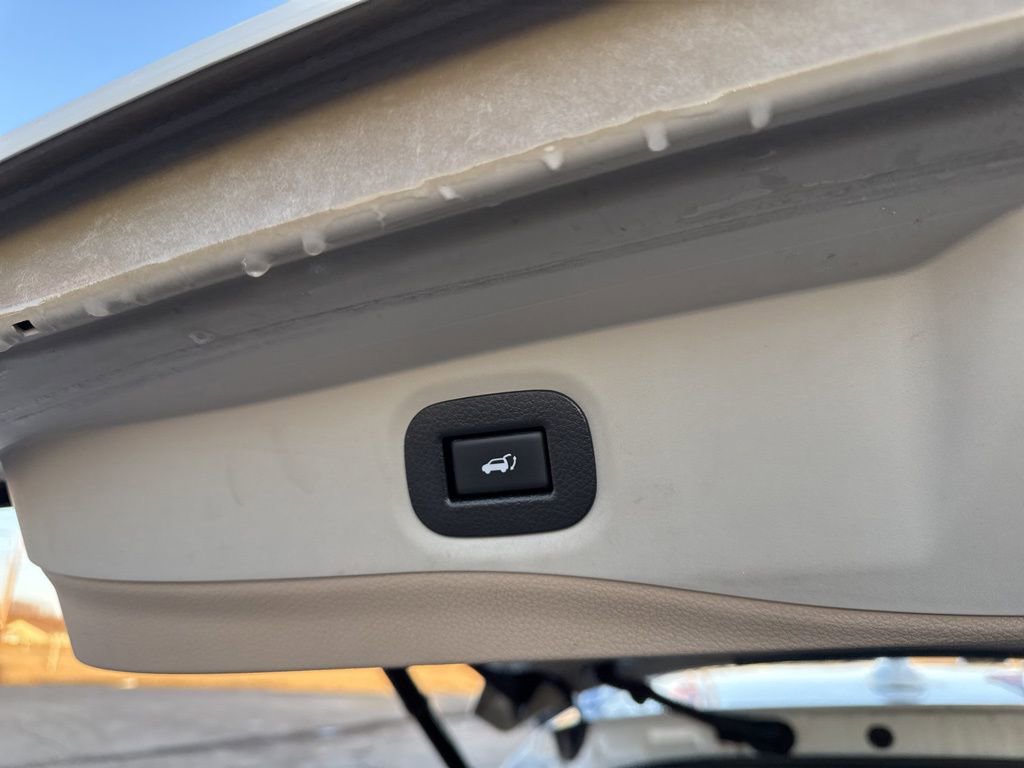 Used 2018 Nissan Rogue SV image 15