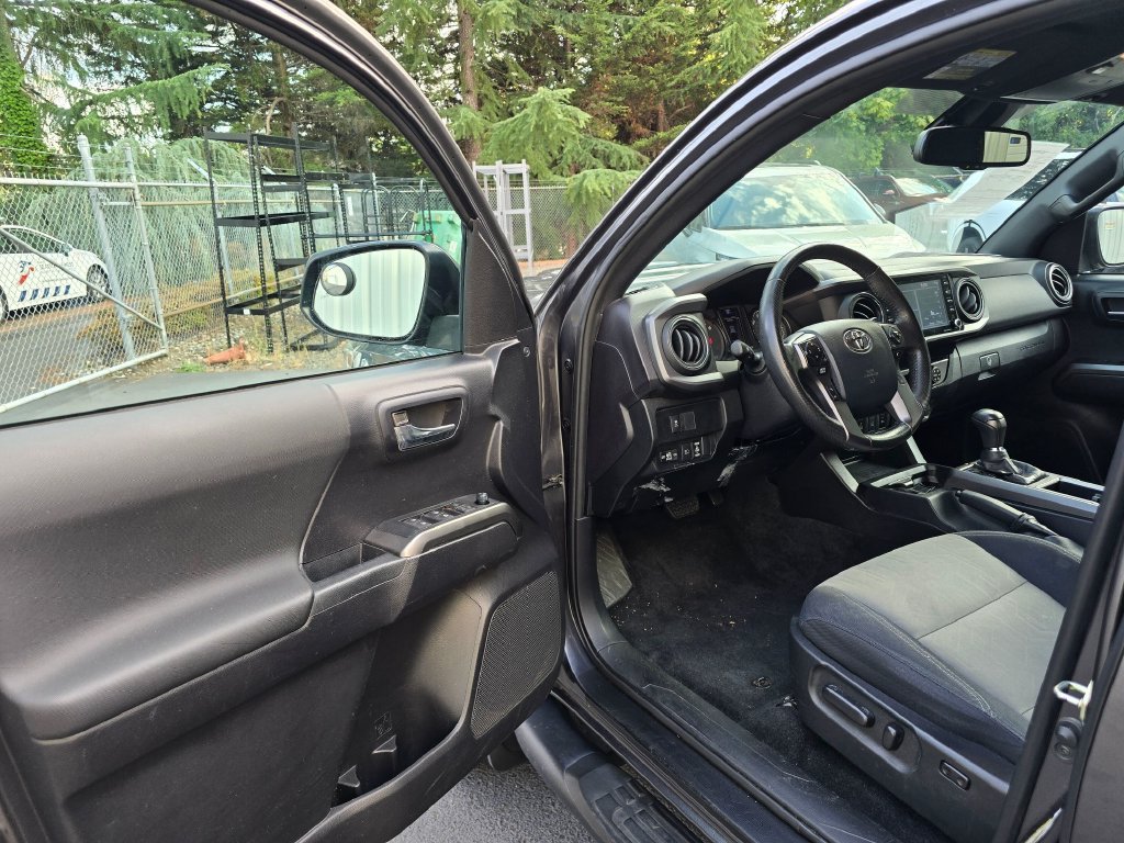 Used 2020 Toyota Tacoma TRD Sport w/ Technology Package RWD image 7