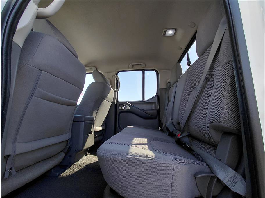 Used 2020 Nissan Frontier SV image 9