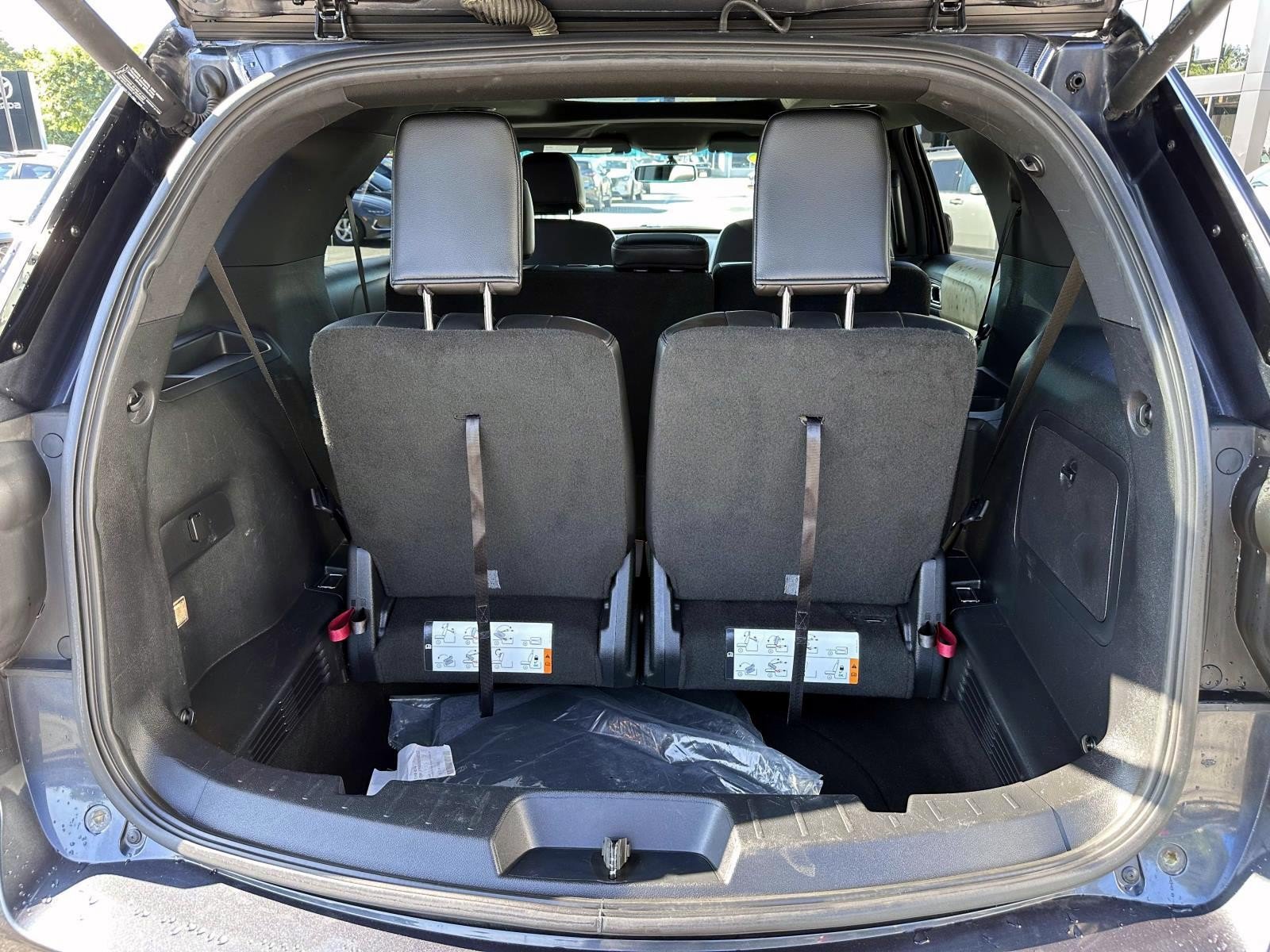 Used 2017 Ford Explorer XLT w/ Equipment Group 202A AWD/4WD image 7