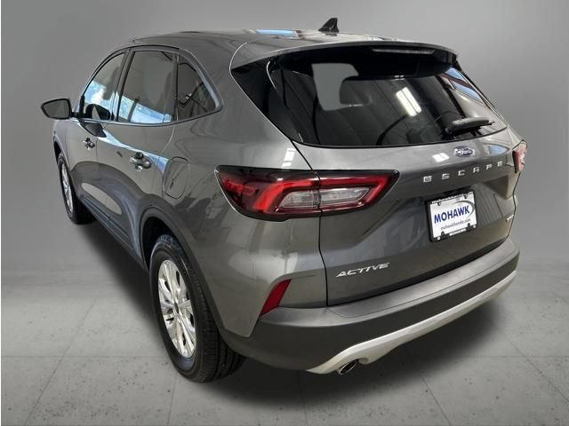 Used 2025 Ford Escape Active AWD/4WD image 3