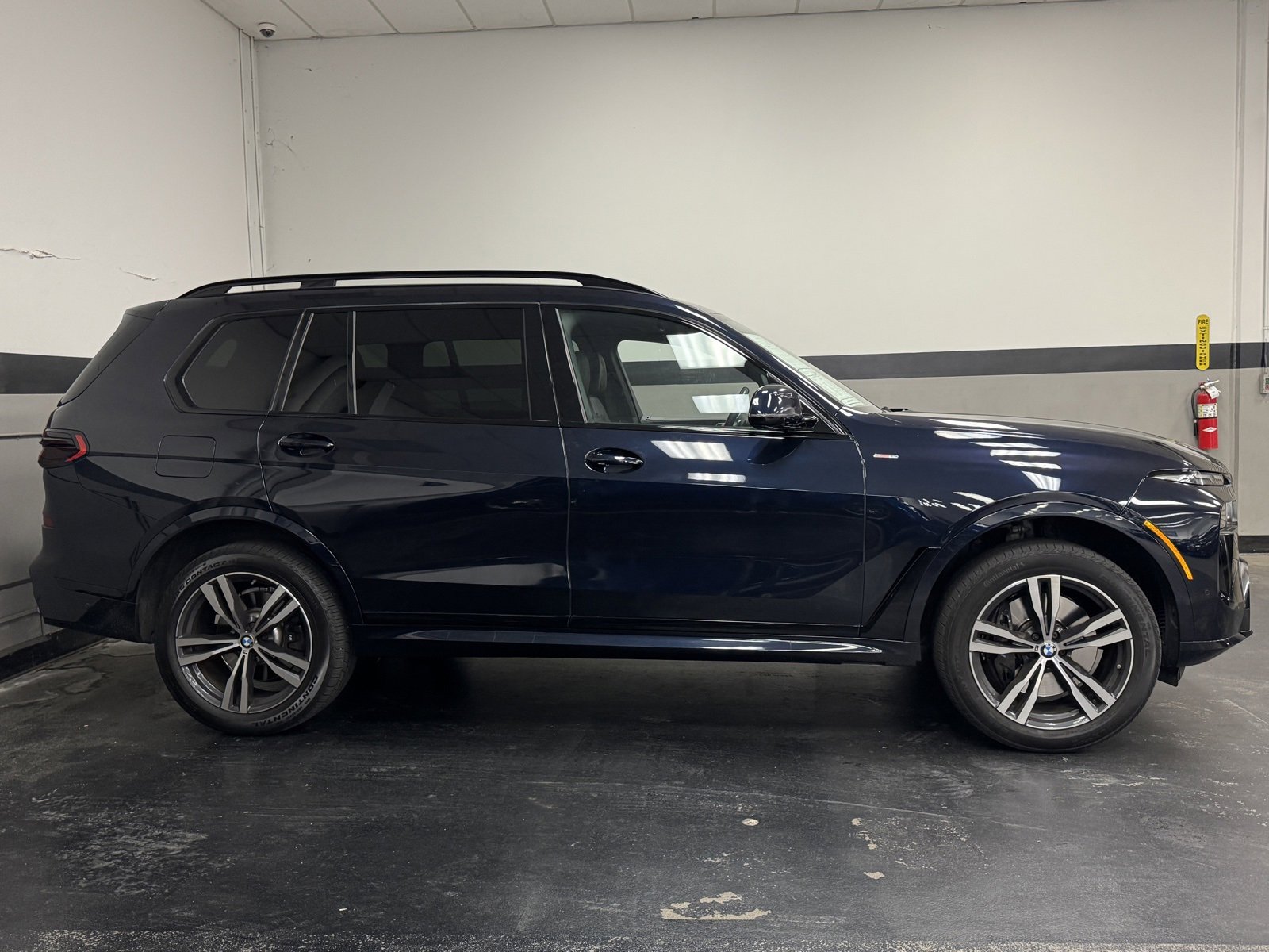 Used 2023 BMW X7 xDrive40i w/ M Sport Package image 5