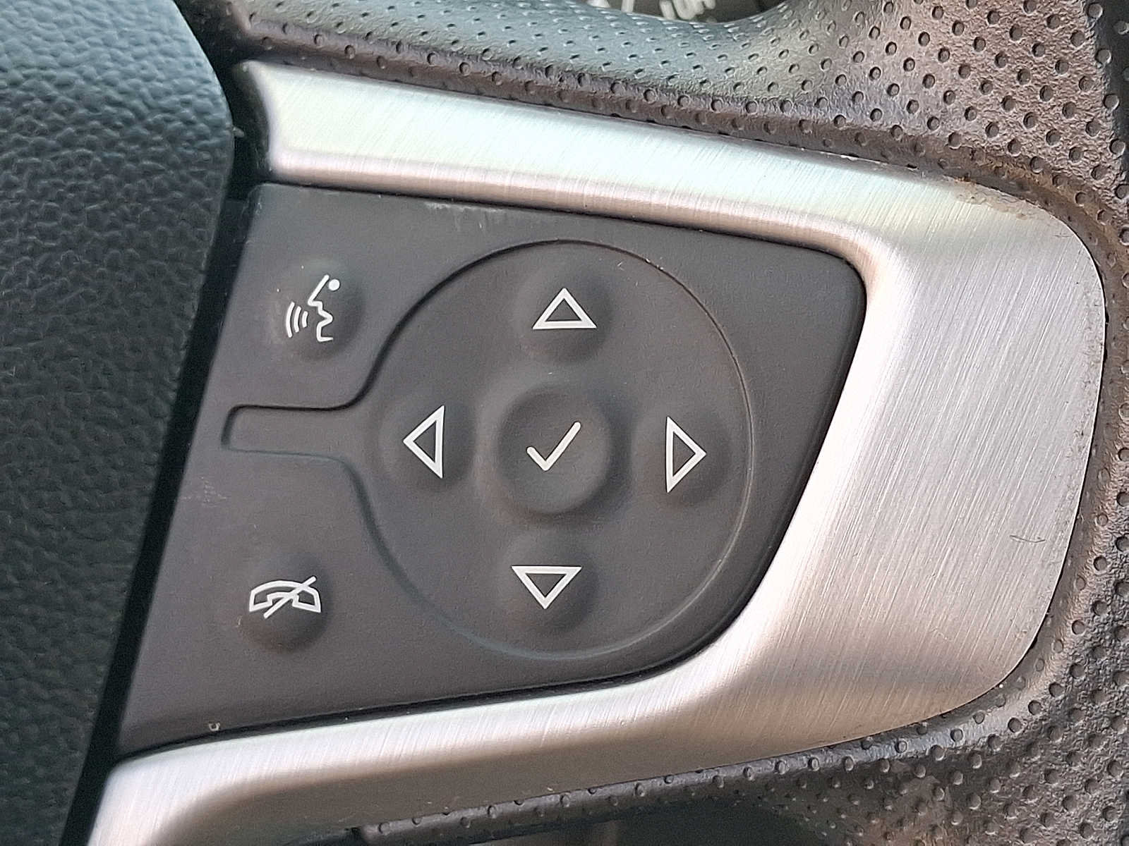 Used 2023 GMC Terrain SLE w/ Driver Convenience Package FWD image 21