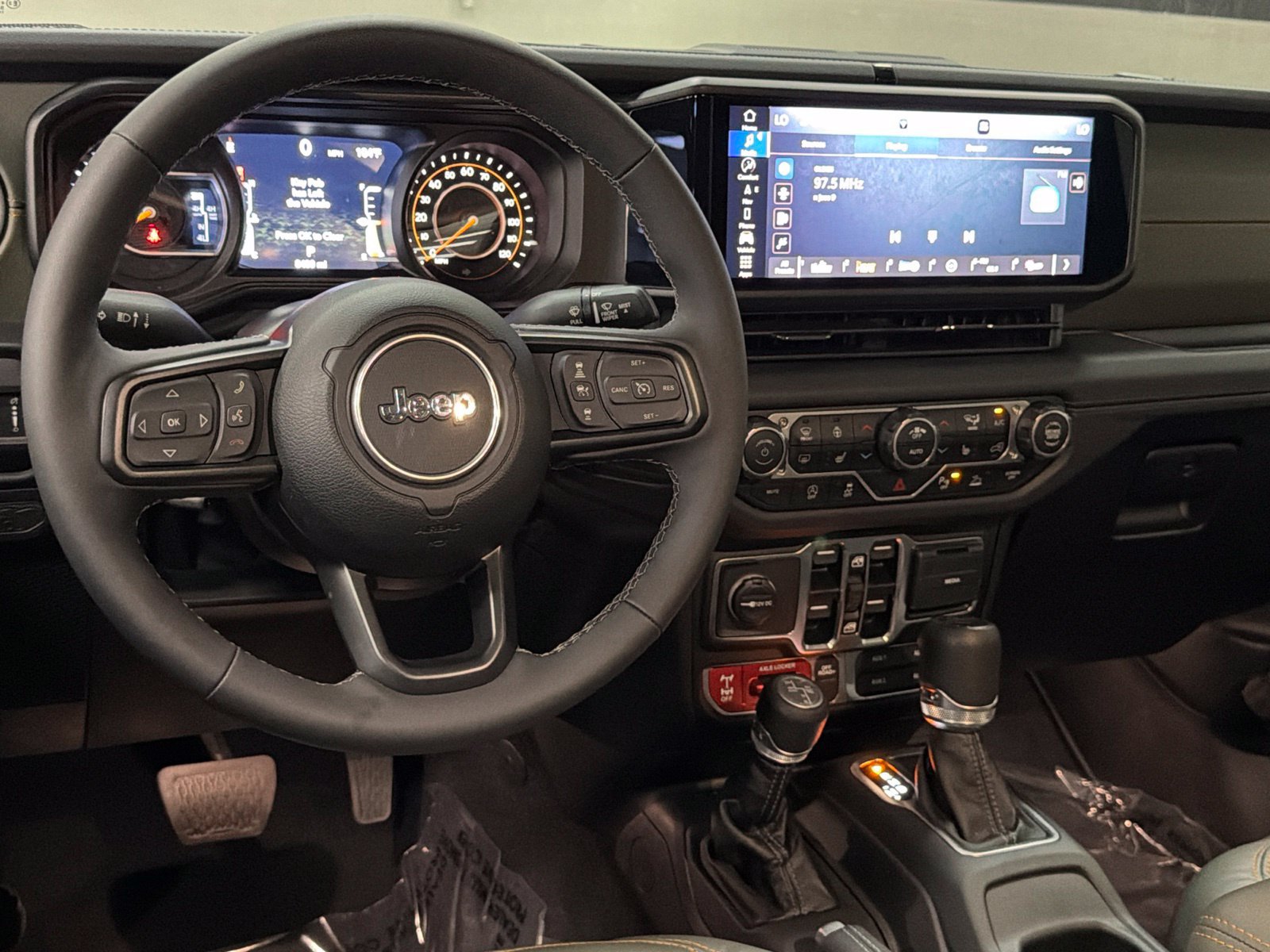 Used 2025 Jeep Gladiator Mojave AWD/4WD image 35