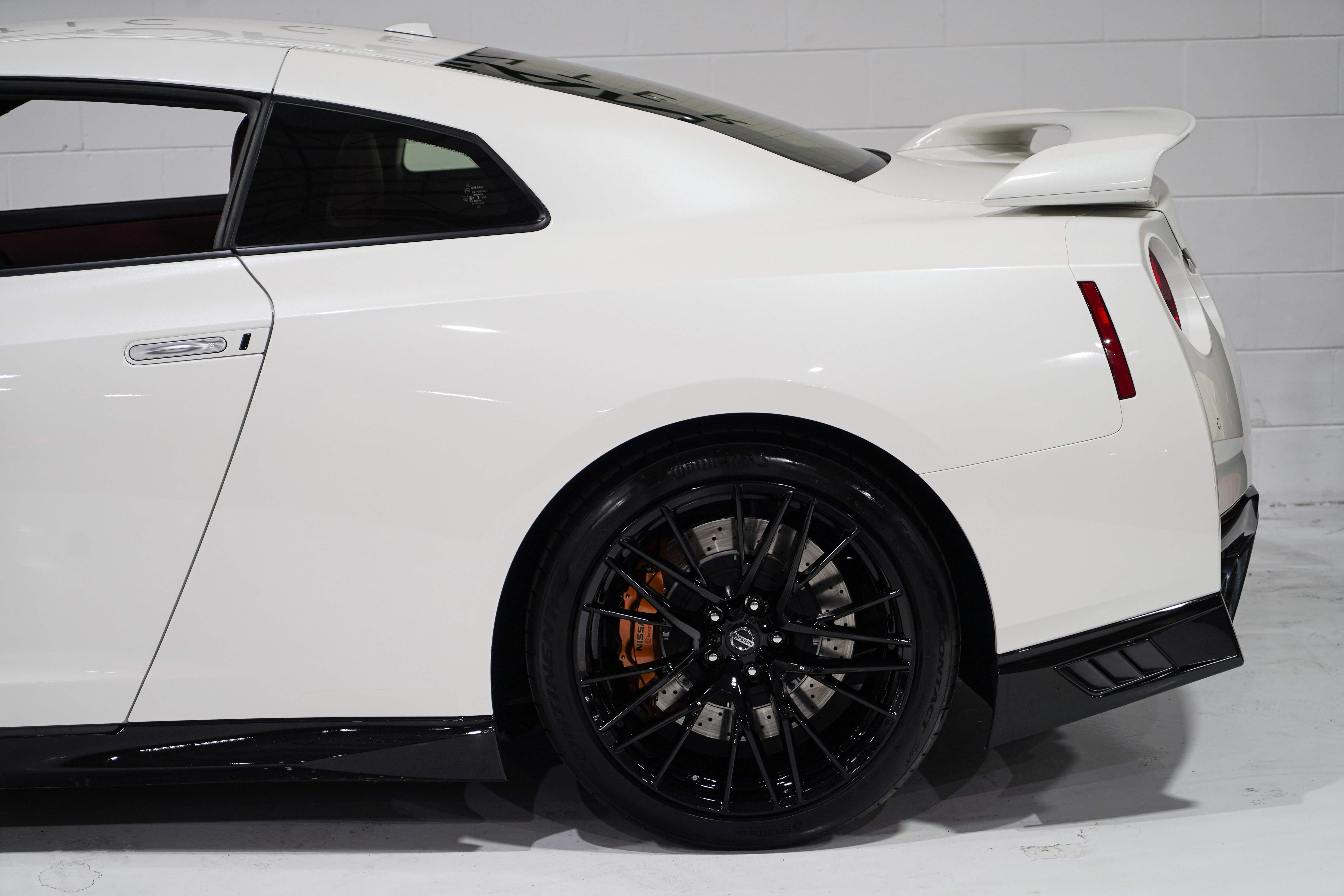 Used 2021 Nissan GT-R Premium AWD/4WD image 32