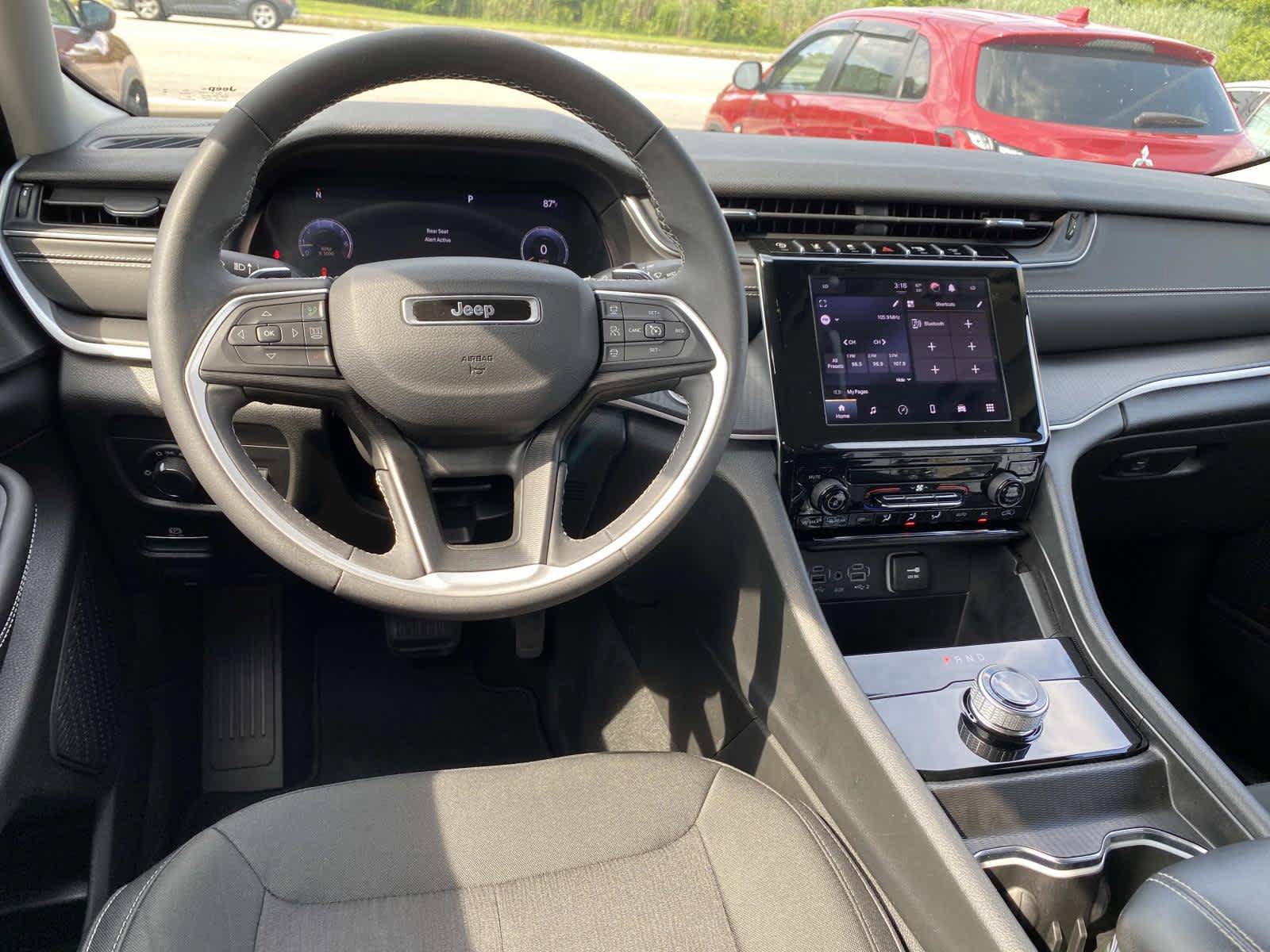 Certified 2023 Jeep Grand Cherokee Laredo AWD/4WD image 10