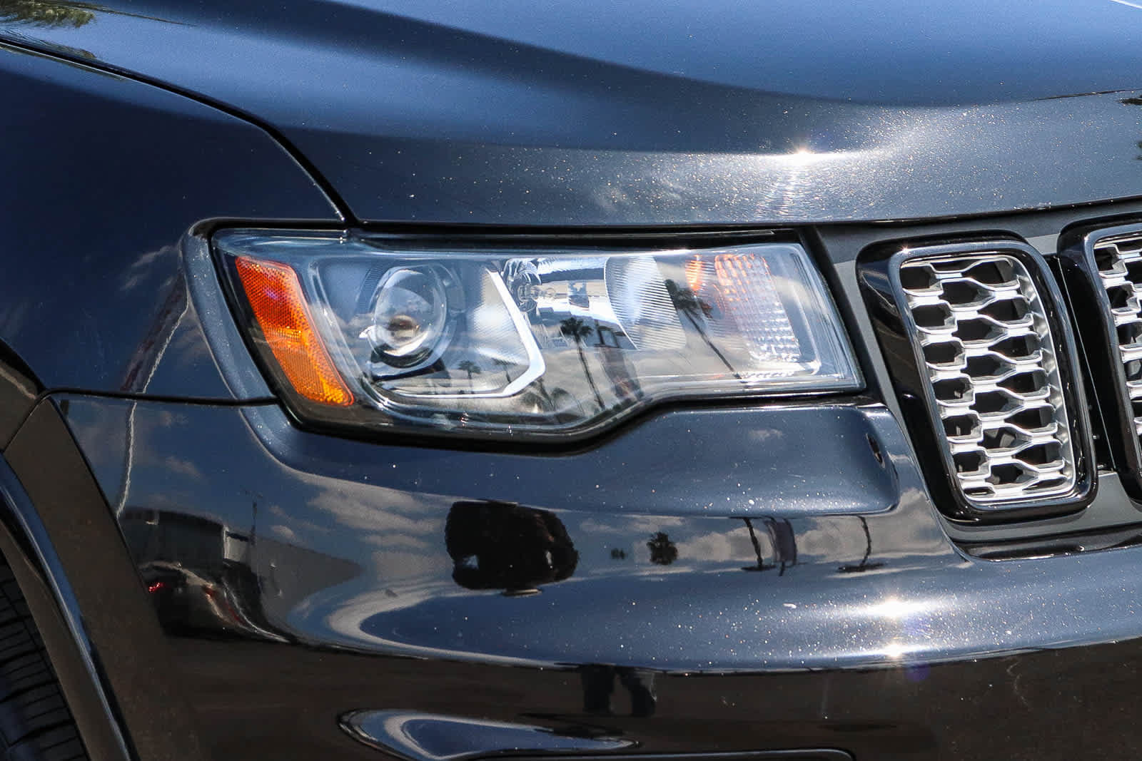 Used 2019 Jeep Grand Cherokee Altitude RWD image 4