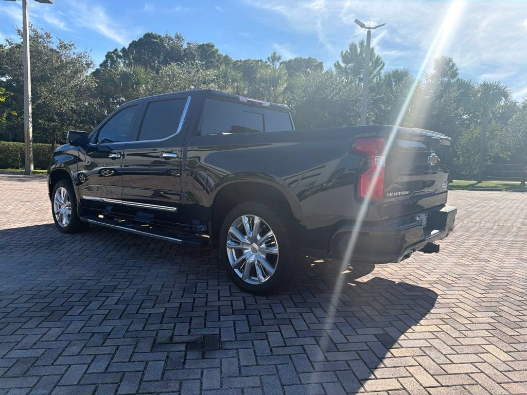 Used 2024 Chevrolet Silverado 1500 High Country w/ High Country Premium Package AWD/4WD image 5