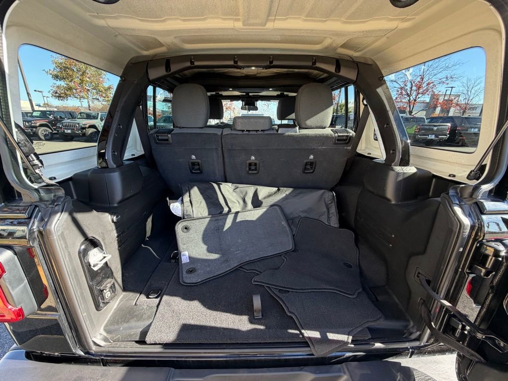 Certified 2025 Jeep Wrangler Unlimited Sahara w/ Safety Group image 33