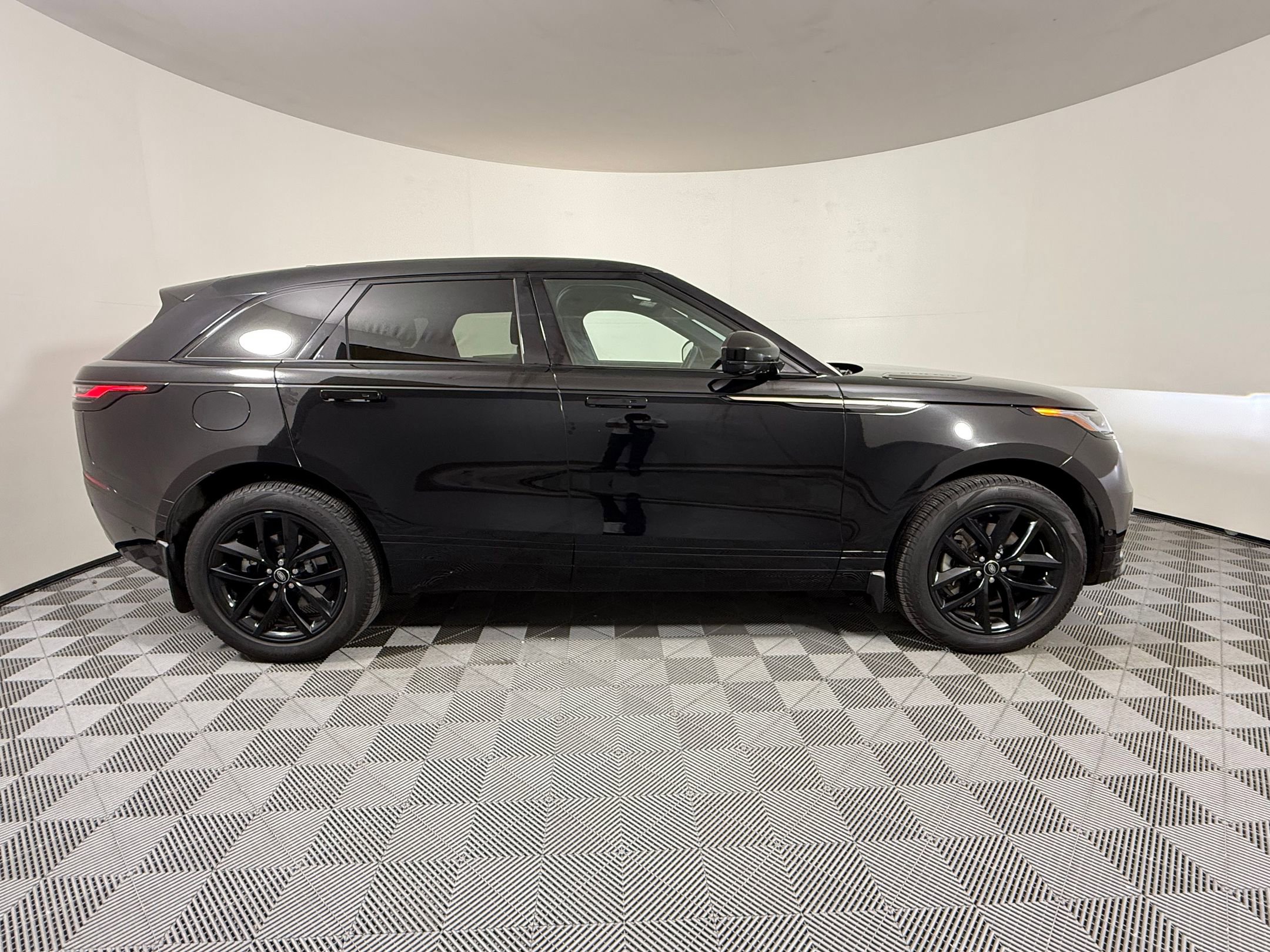 Used 2025 Land Rover Range Rover Velar Dynamic SE AWD/4WD image 7