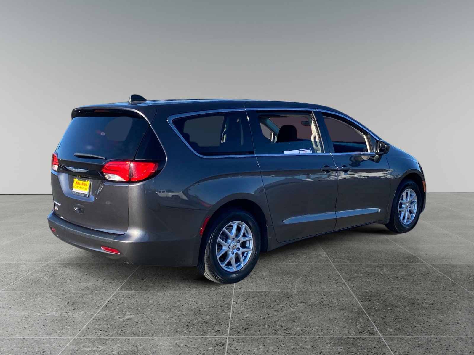 Used 2023 Chrysler Voyager LX FWD image 5