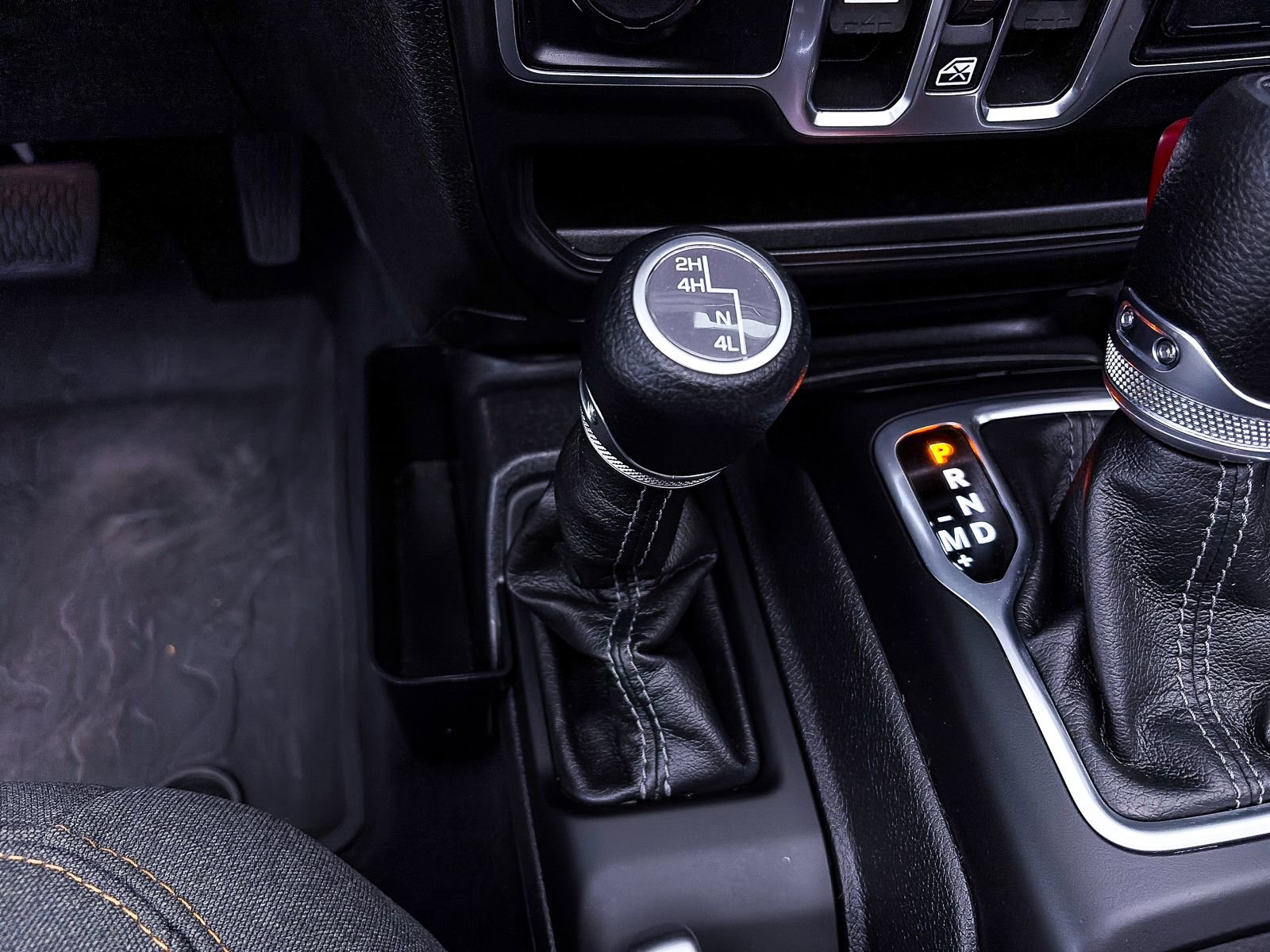Used 2024 Jeep Wrangler Sahara w/ Technology Group image 28