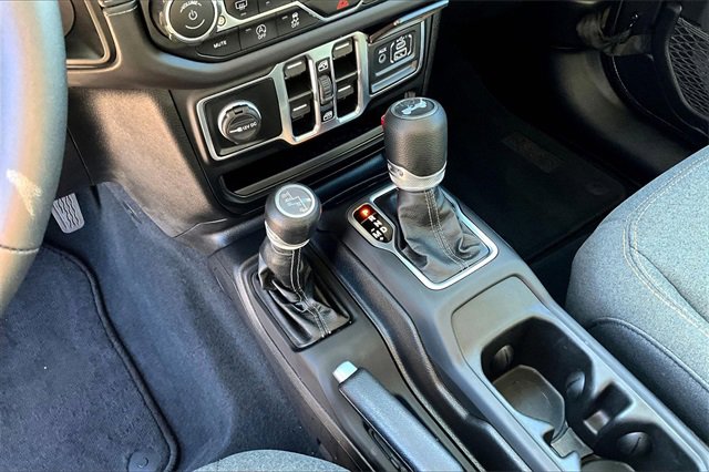 Used 2025 Jeep Wrangler Sahara image 11