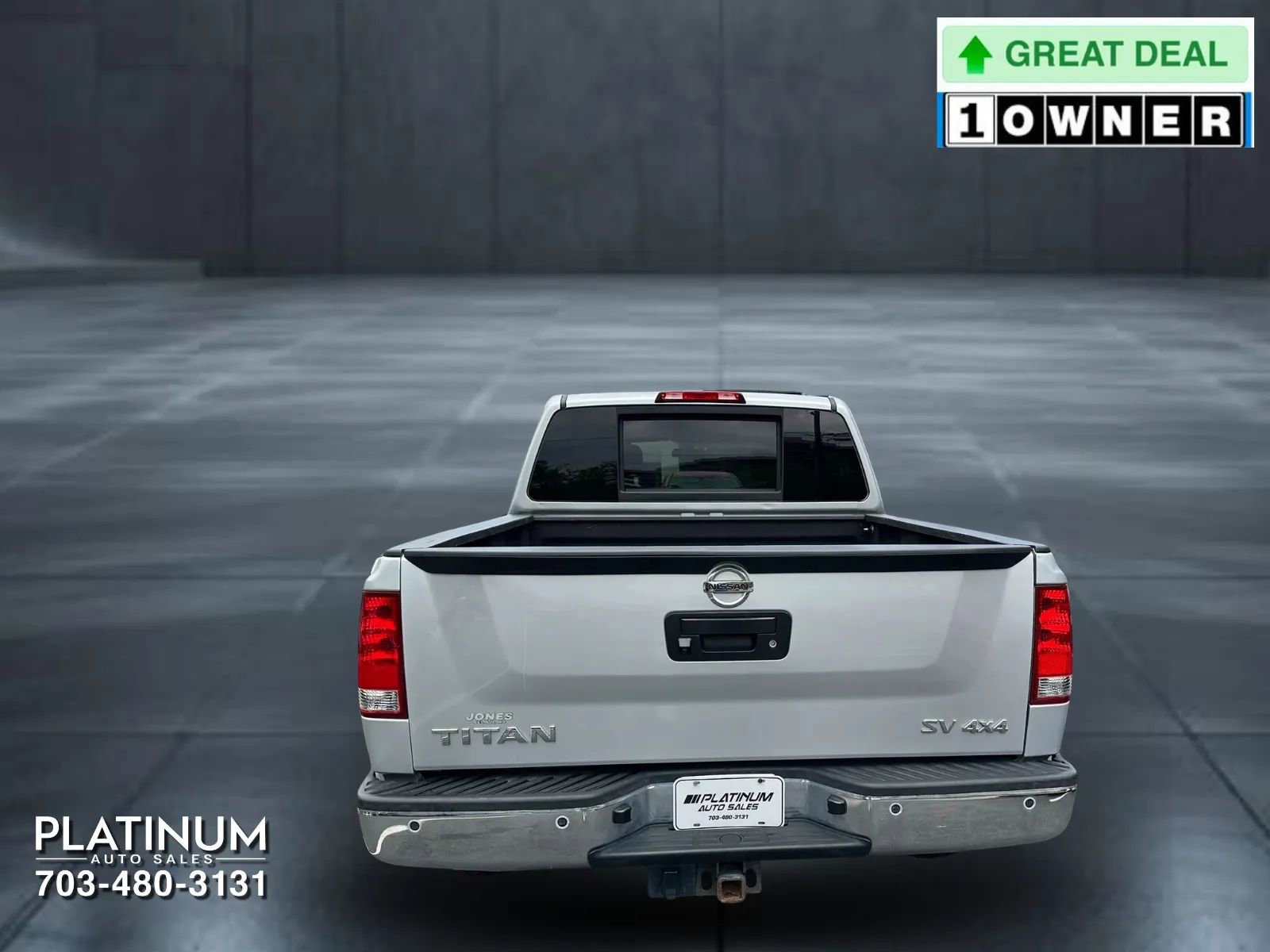 Used 2015 Nissan Titan SV w/ SV Value Truck Package AWD/4WD image 7