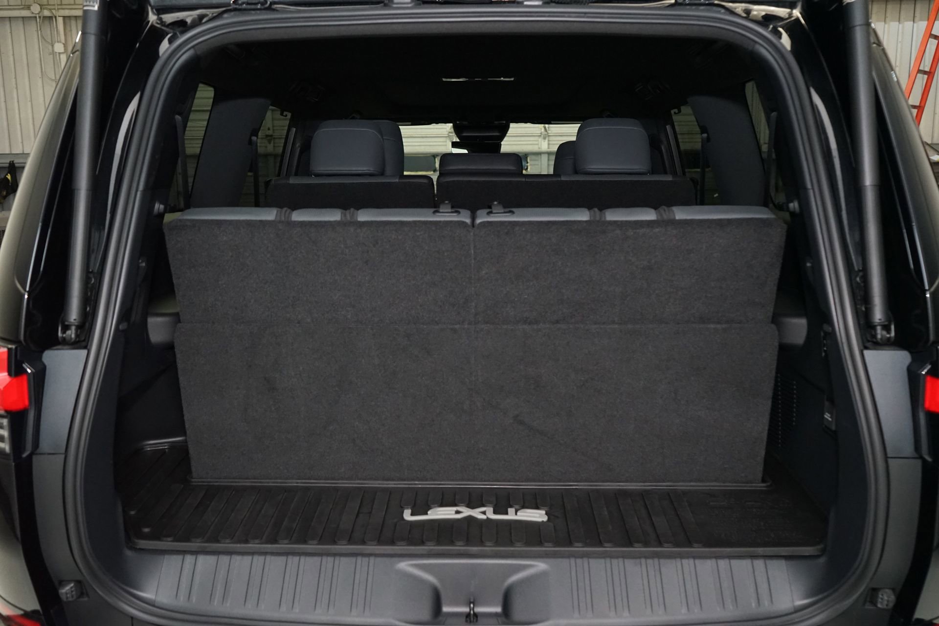 Used 2025 Lexus GX 550 Luxury+ w/ Accessory Package (2T) image 37