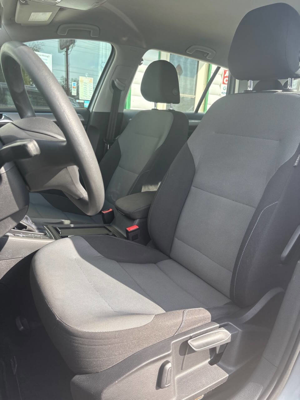 Used 2016 Volkswagen e-Golf SE w/ DC Fast Charging Package image 12