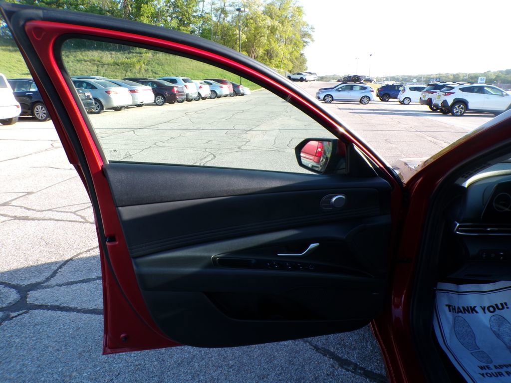 Certified 2023 Hyundai Elantra Limited FWD image 22