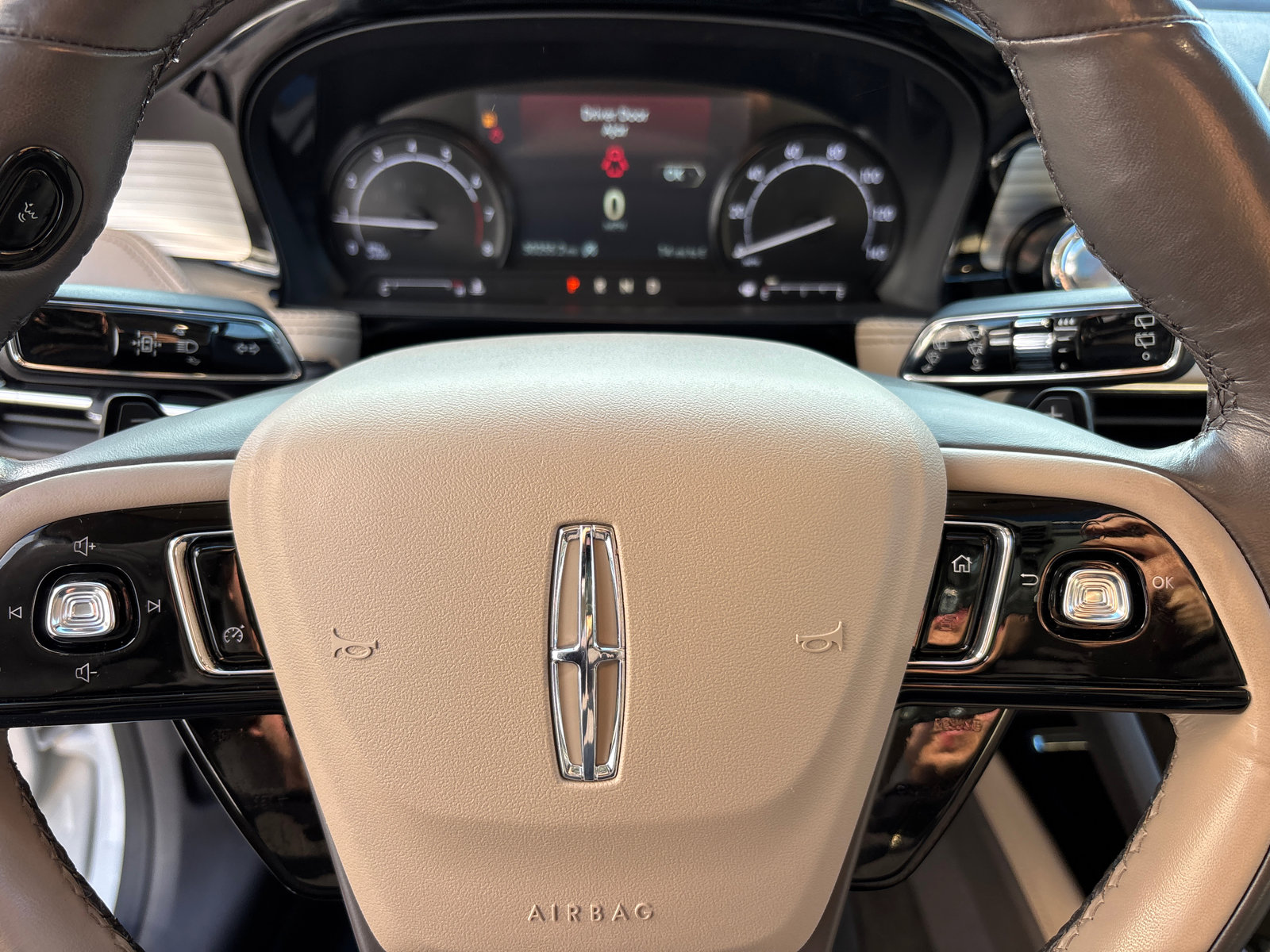 Certified 2022 Lincoln Corsair AWD w/ Premium Package image 16
