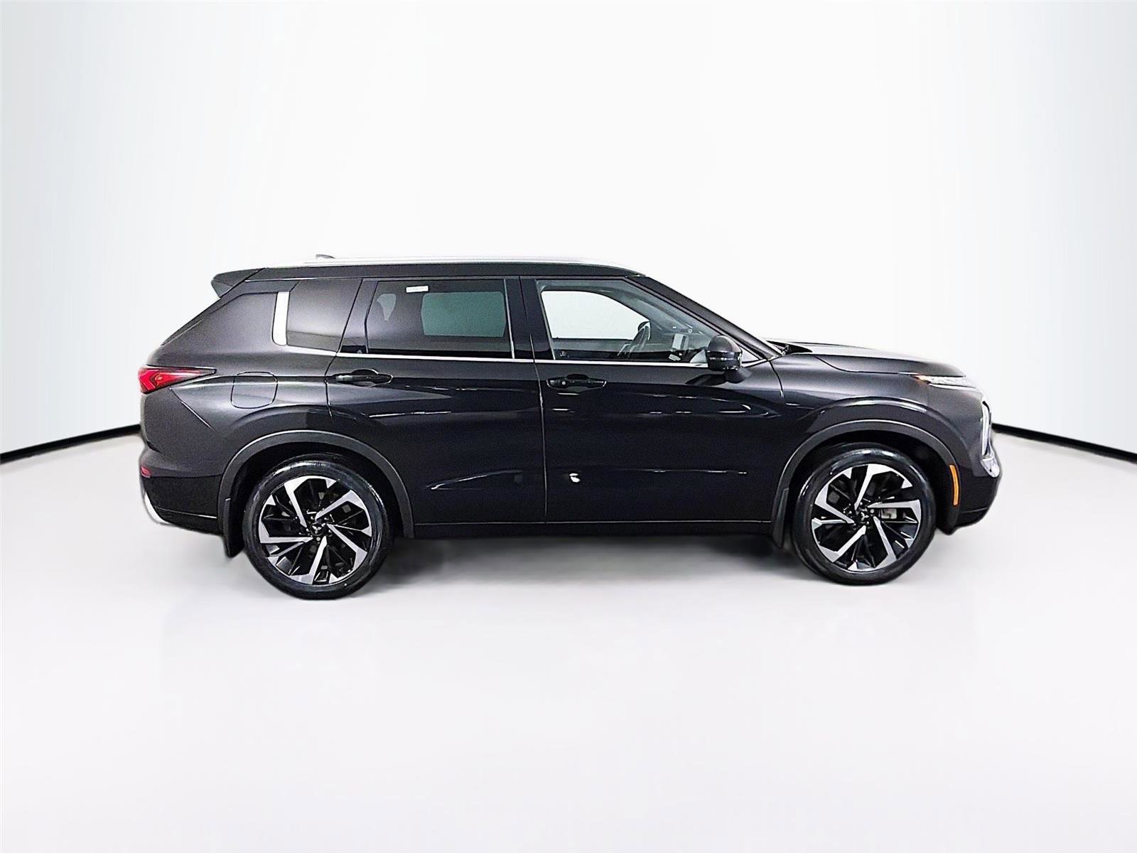 Used 2022 Mitsubishi Outlander SEL image 8