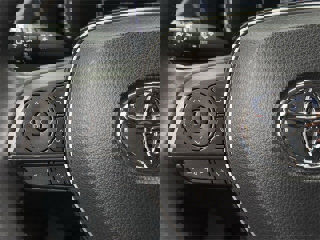 Used 2023 Toyota Corolla Cross XLE image 14