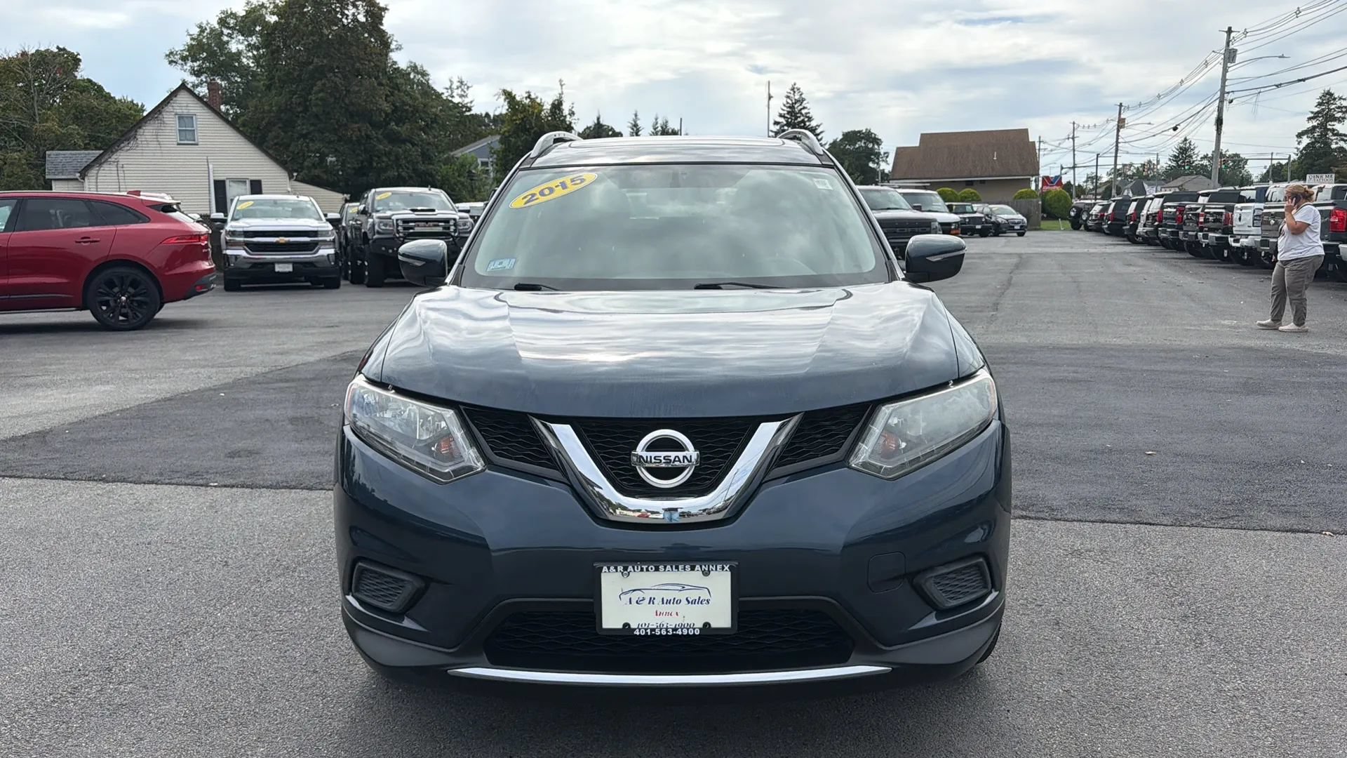Used 2015 Nissan Rogue SV w/ SV Moonroof Package AWD/4WD image 2
