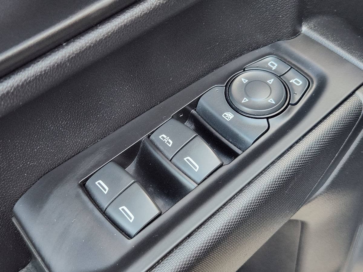 Used 2020 Chevrolet Silverado 1500 Custom w/ Infotainment Package RWD image 43