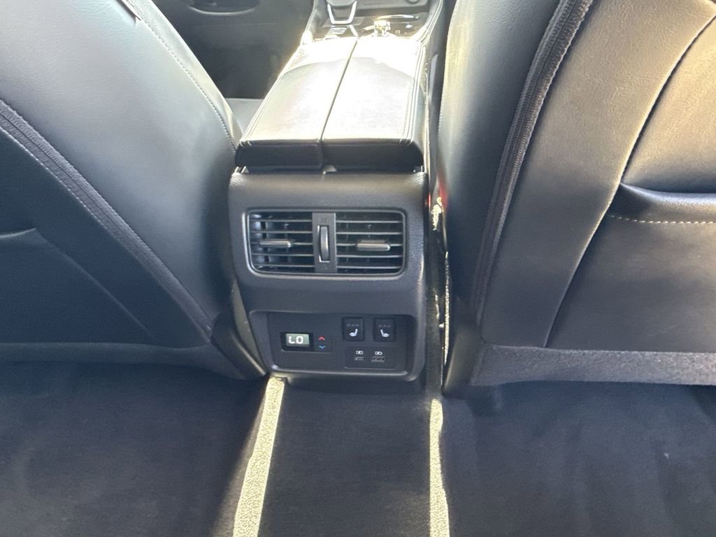 Used 2022 Nissan Rogue Platinum w/ Head-Up Display Package FWD image 18
