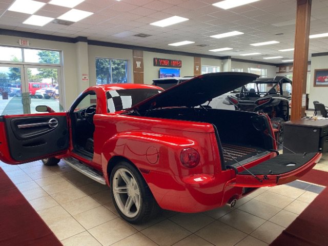 Used 2004 Chevrolet SSR w/ Preferred Equipment Group RWD image 4