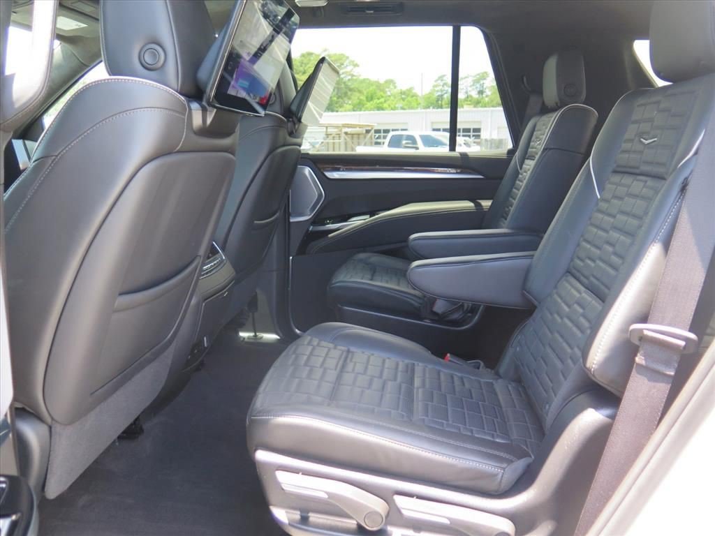 Certified 2025 Cadillac Escalade Sport Platinum w/ LPO, ONYX Package AWD/4WD image 23