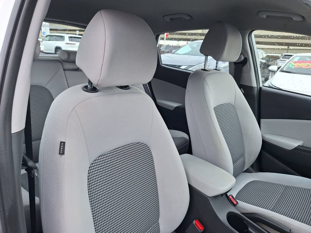 Used 2023 Hyundai Kona SE w/ Cargo Package FWD image 28