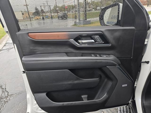 Used 2025 GMC Yukon Denali w/ Sun & Power Step Package AWD/4WD image 13