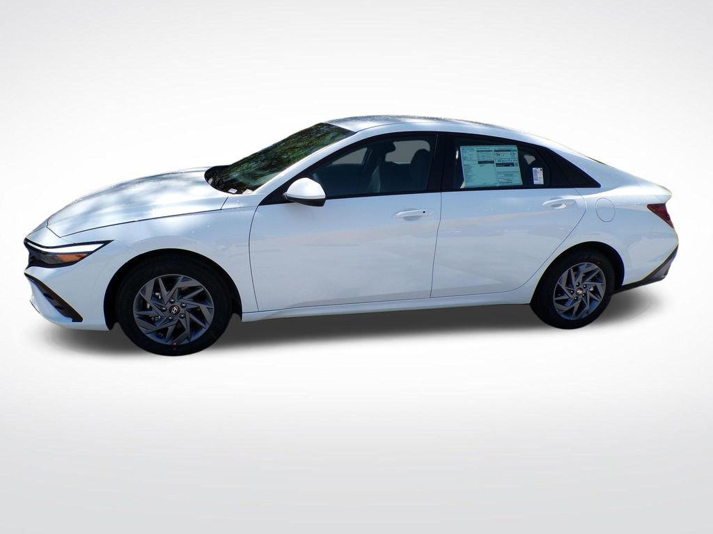 New 2026 Hyundai Elantra Hybrid FWD image 3
