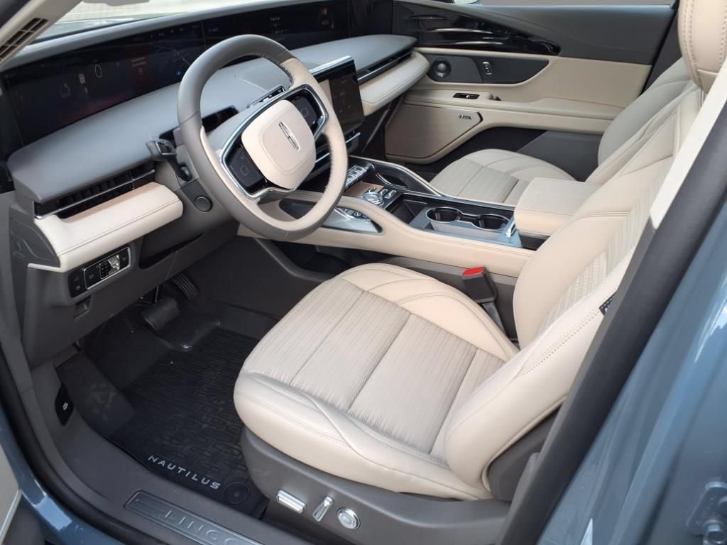 New 2025 Lincoln Nautilus Reserve w/ Jet Appearance Package AWD/4WD image 4