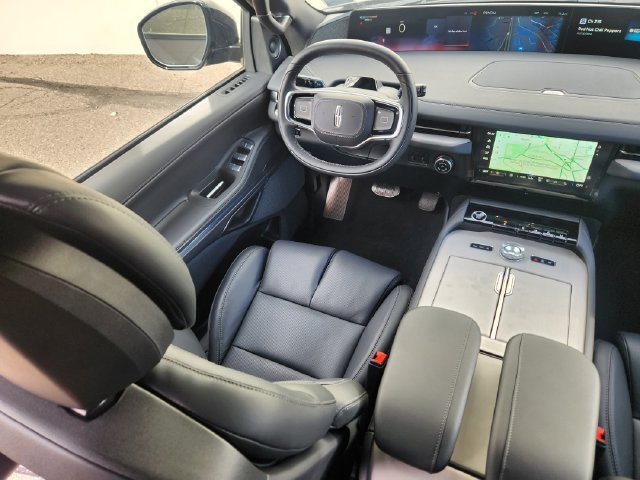 New 2026 Lincoln Navigator L Reserve w/ Jet Appearance Package AWD/4WD image 10
