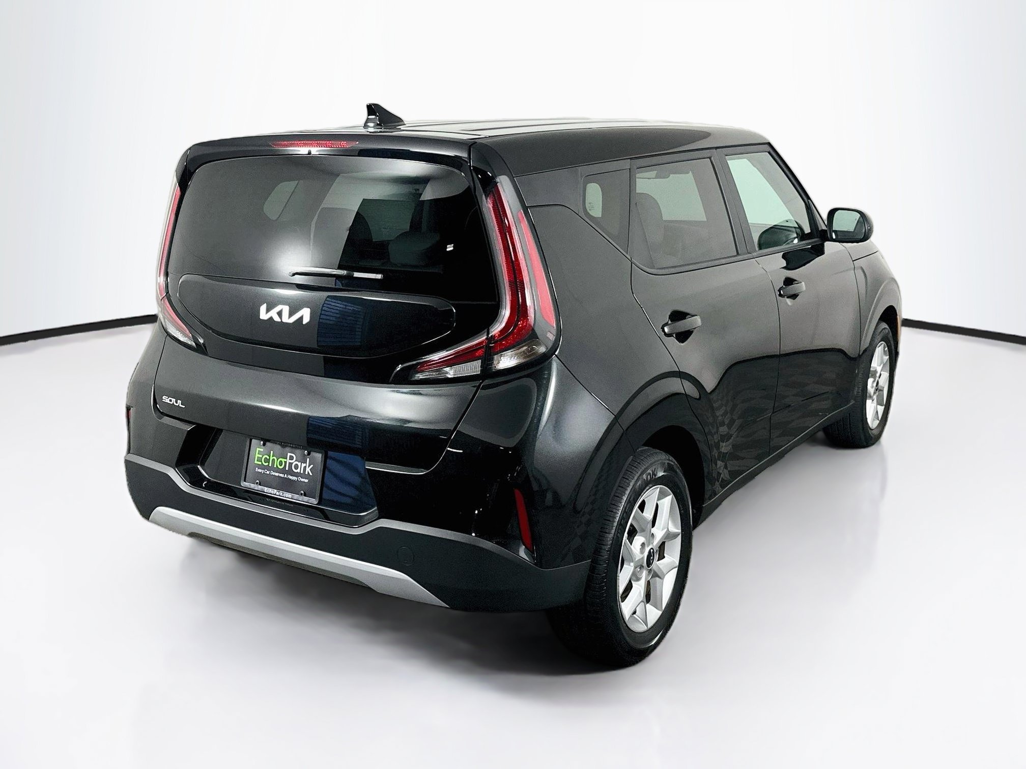 Used 2025 Kia Soul LX w/ LX Technology Package FWD image 9