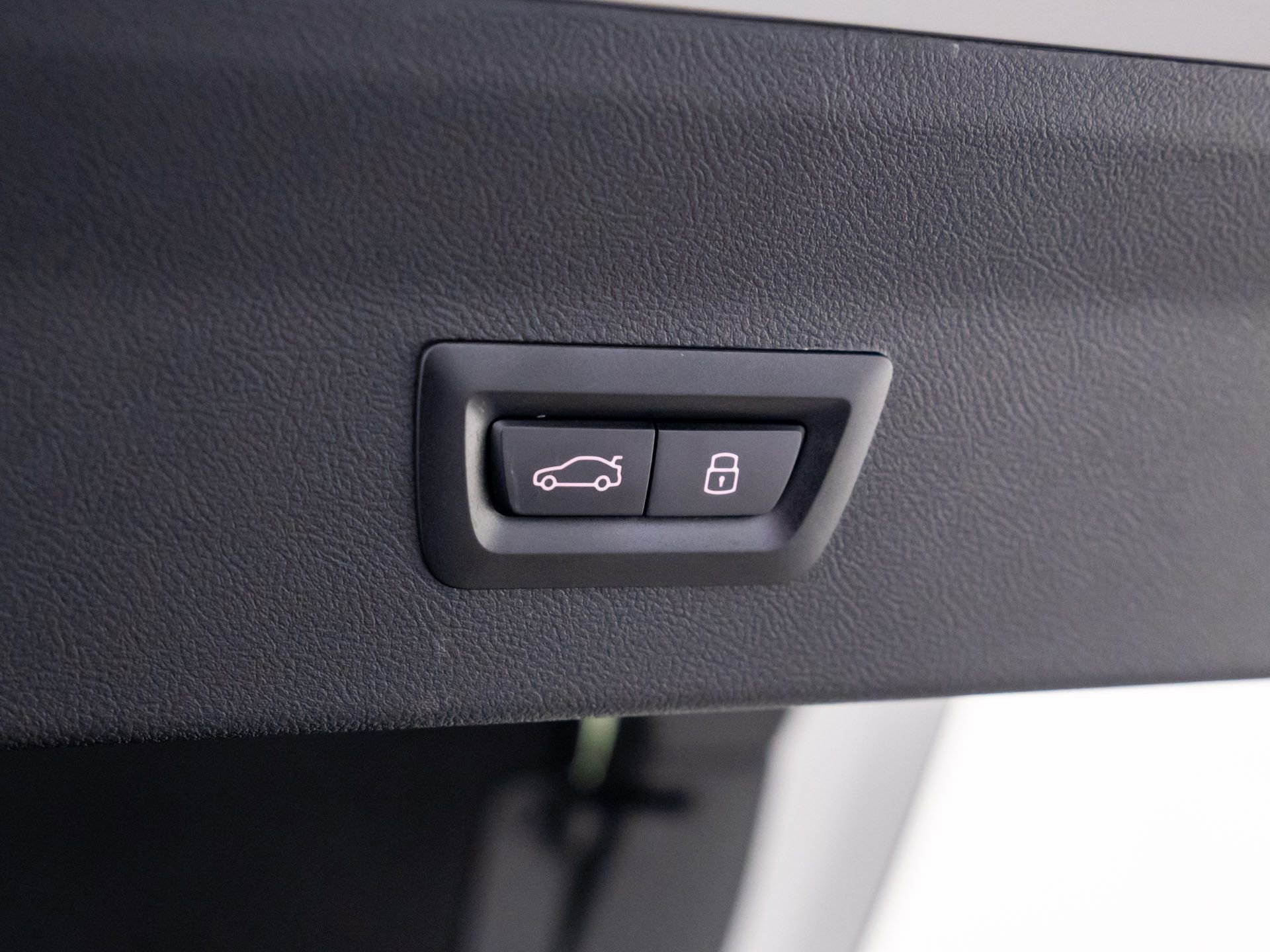 Certified 2025 BMW X4 xDrive30i w/ Premium Package image 35