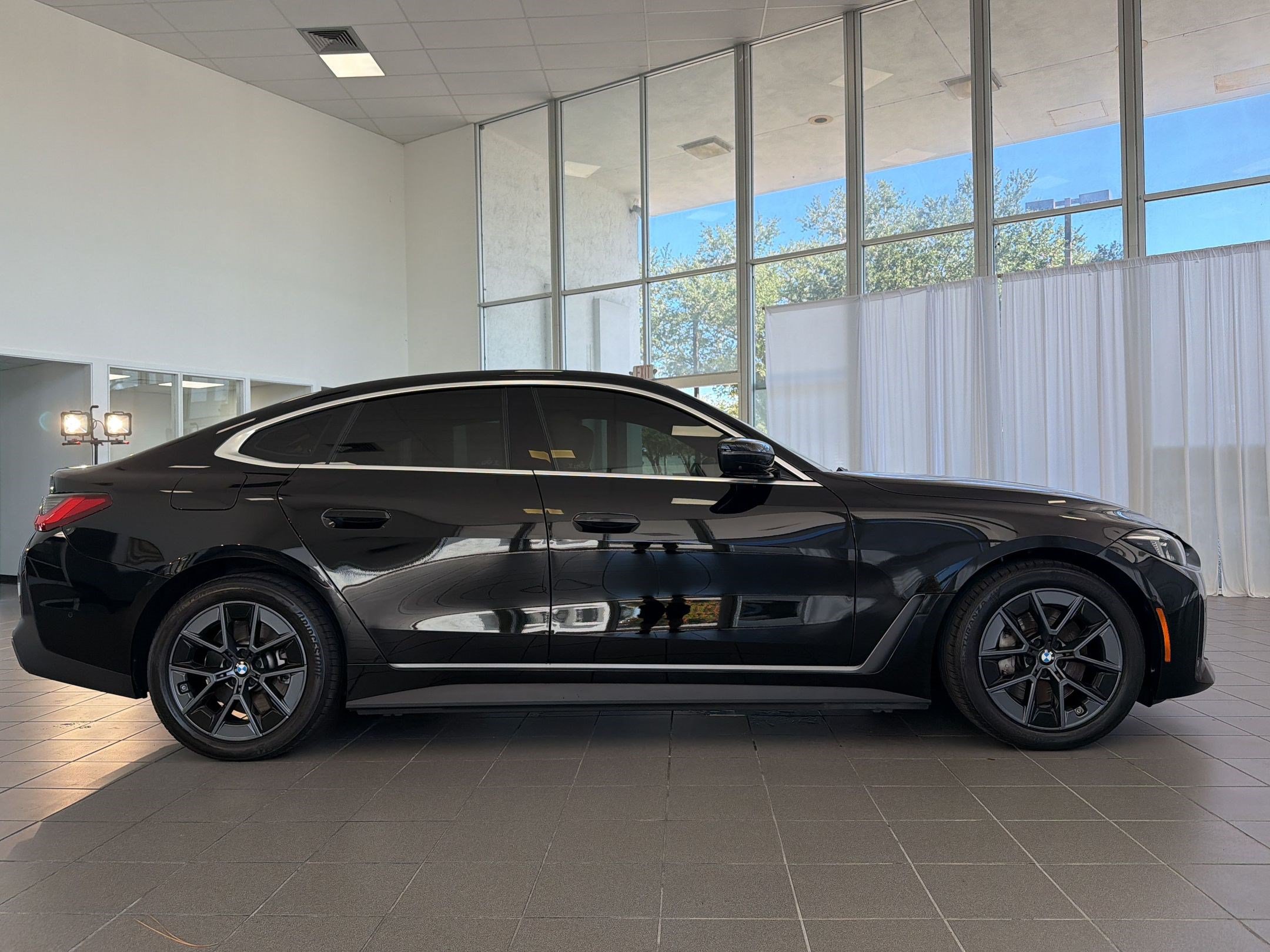 Used 2025 BMW i4 eDrive40 w/ Premium Package RWD image 8