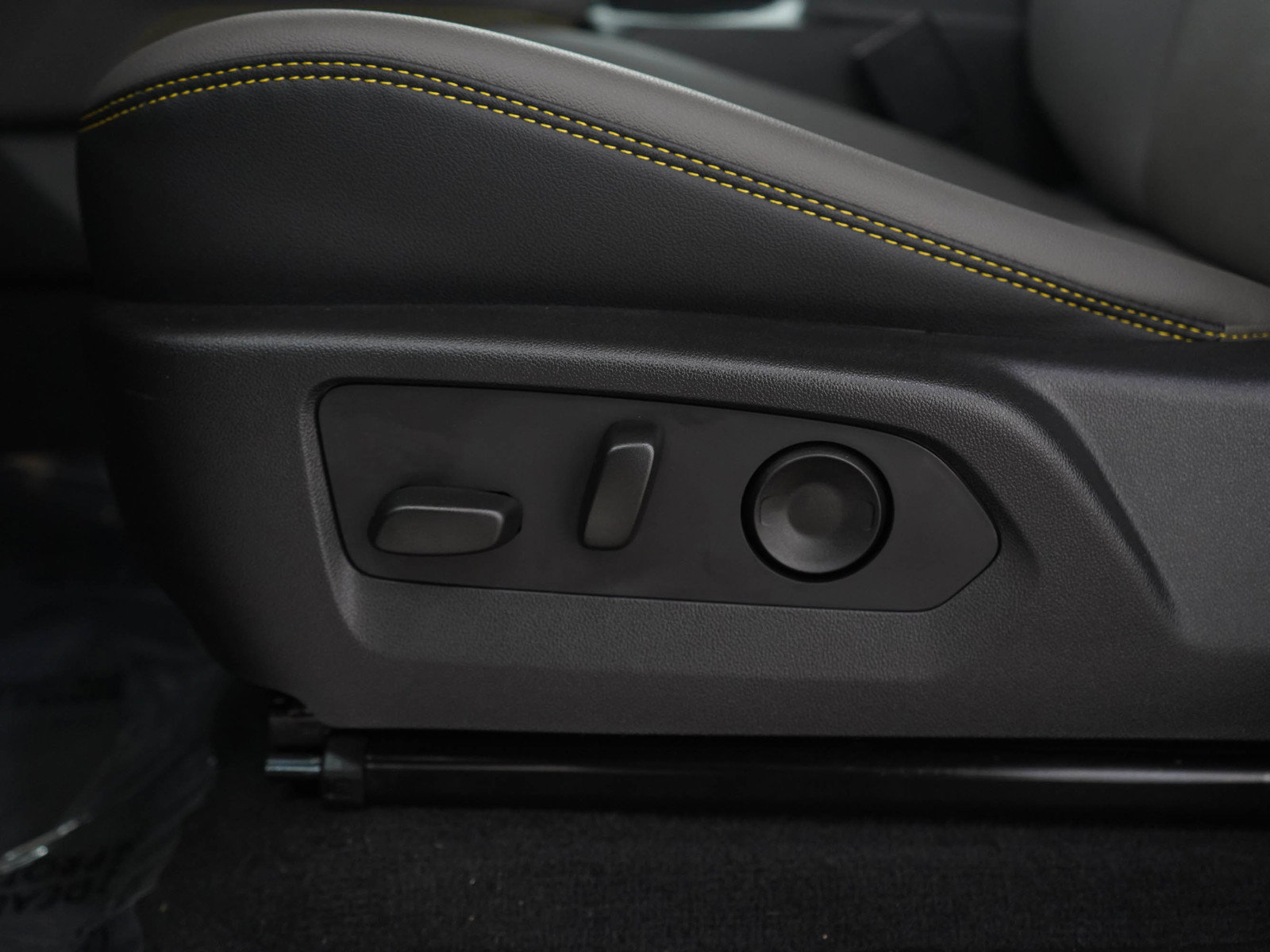 Used 2025 Chevrolet Colorado ZR2 w/ Technology Package AWD/4WD image 25