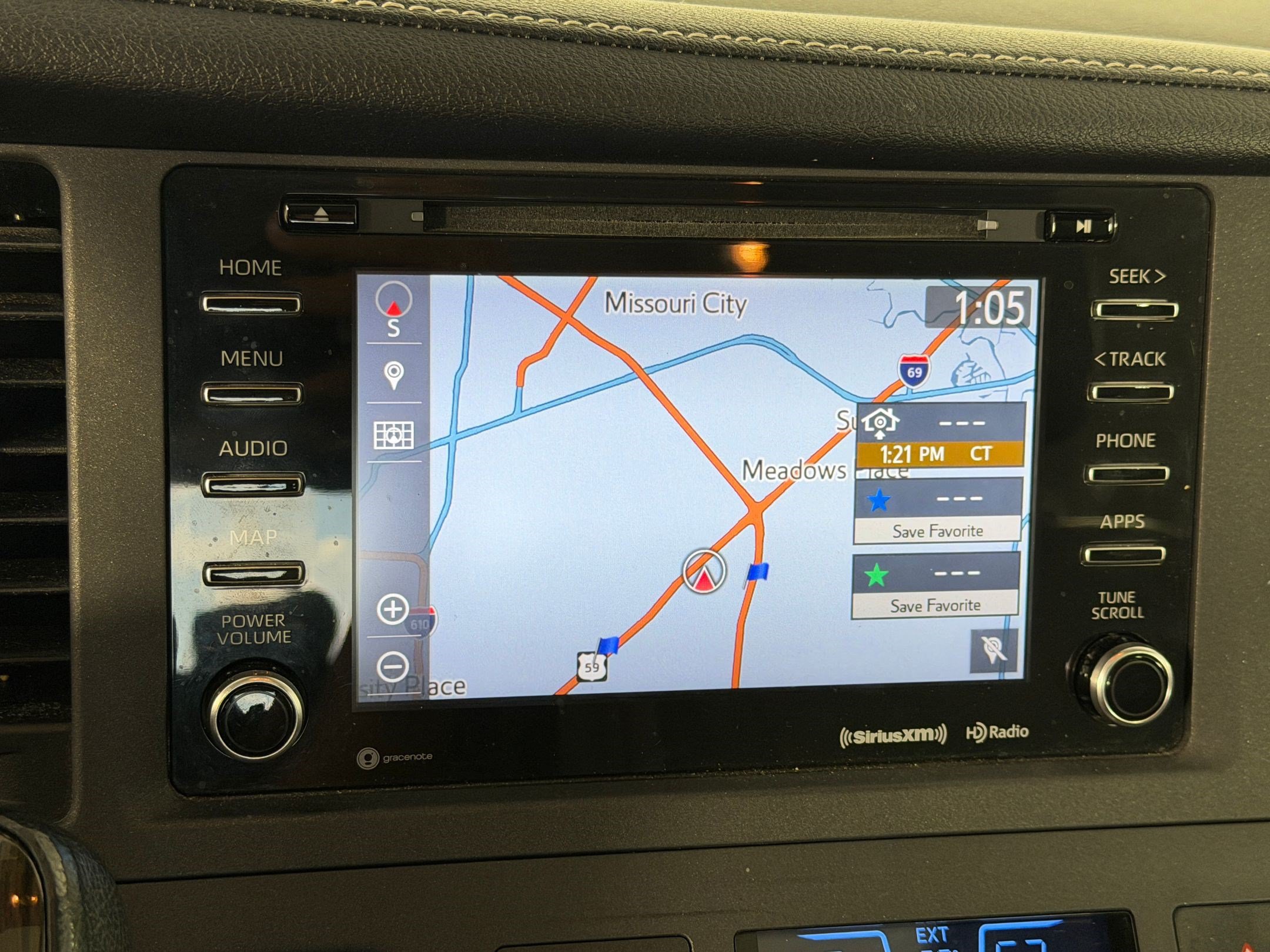 Used 2018 Toyota Sienna XLE w/ XLE Navigation Package FWD image 17