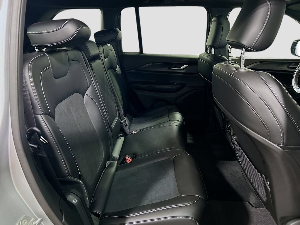 Used 2025 Jeep Grand Cherokee Altitude RWD image 26