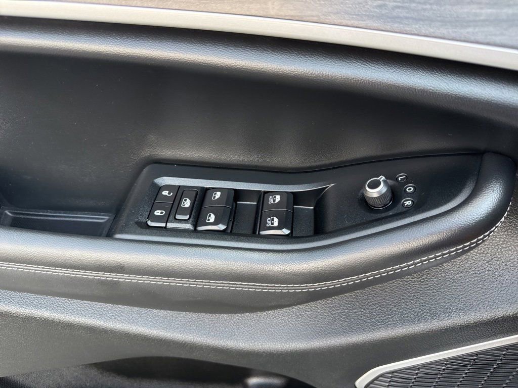 Used 2022 Jeep Grand Cherokee L Limited image 25